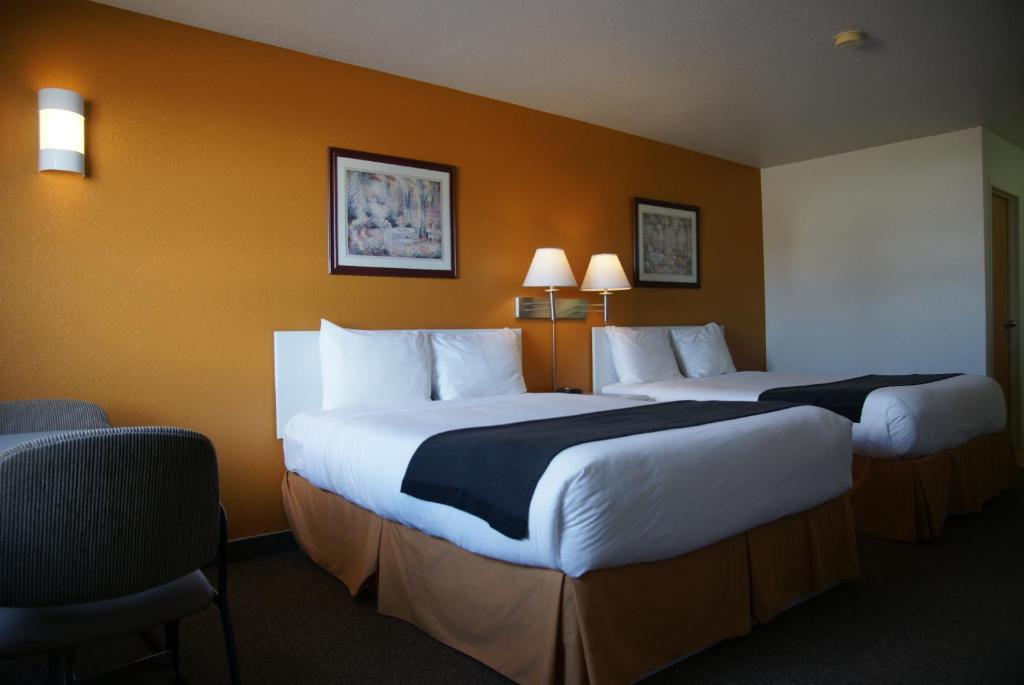 R&R Inn & Suites Camrose Room photo